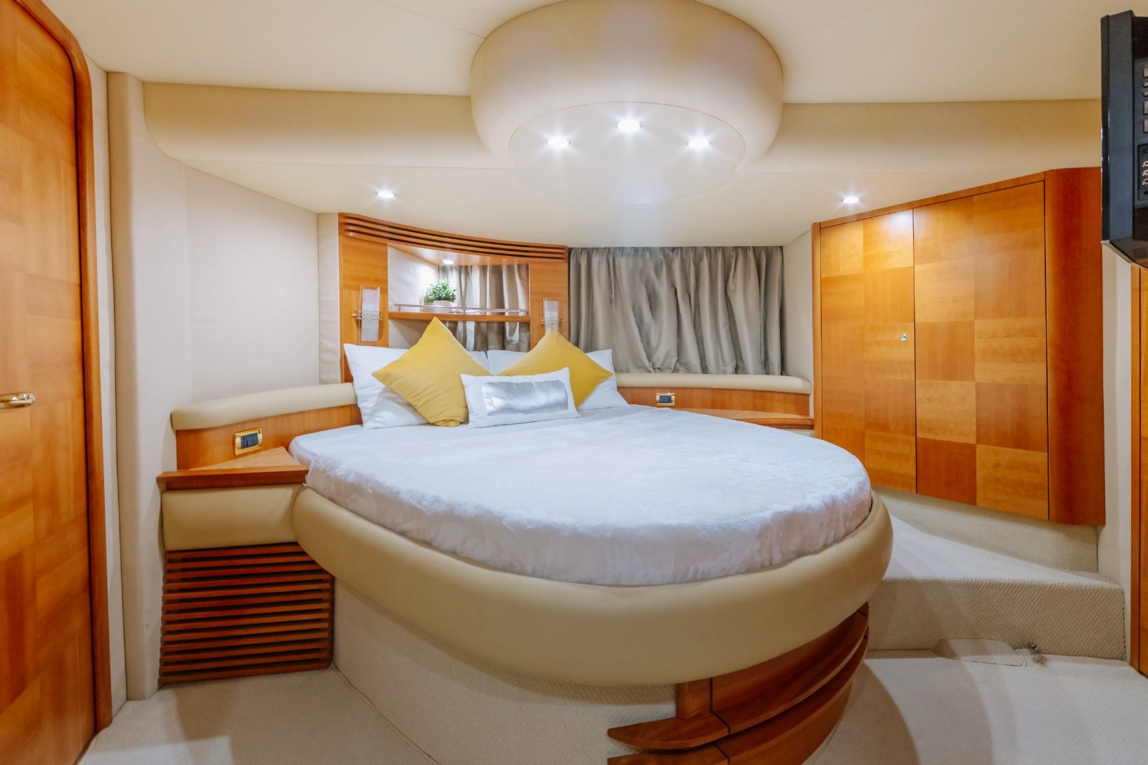Azimut White Pearl, gallery image 6