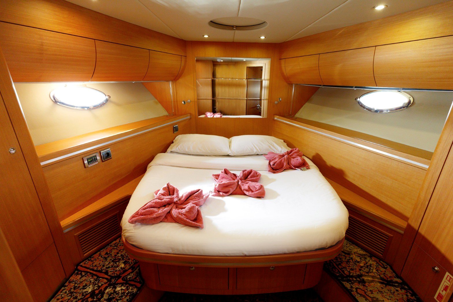 Numarine Veronika, gallery image 9